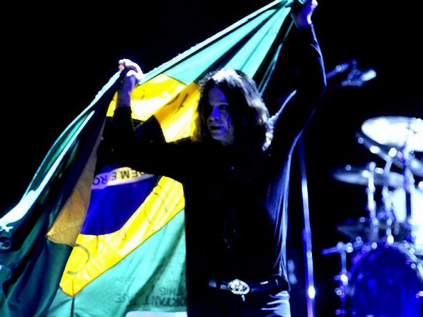 veja Video de Ozzy com bandeira do Brasil na argentina