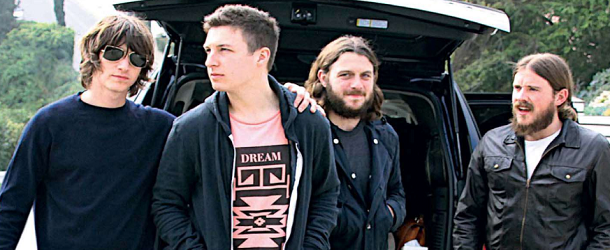 Arctic Monkeys libera som inédito