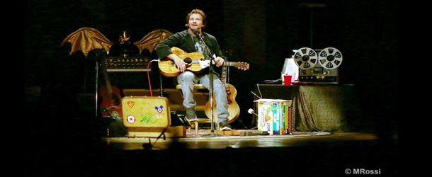 Eddie Vedder toca 15 músicas do Pearl Jam em show solo