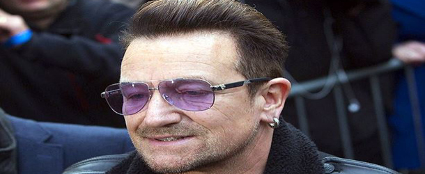 Bono cai de bike e deve passar por cirurgia