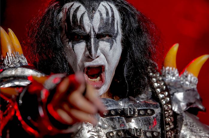 Kiss cancela show para Gene Simmons ser submetido a procedimento médico