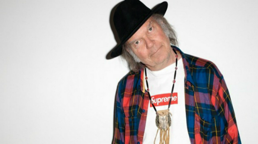 Neil Young anuncia novo disco