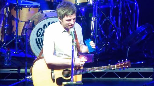Veja Noel Gallagher dando puxão de orelha em músicos iniciantes