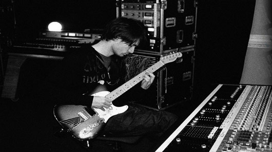 Jonny Greenwood, do Radiohead, libera duas faixas da trilha do filme “The Power of the Dog”
