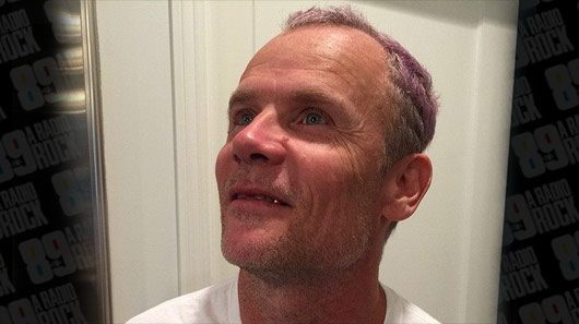 Flea, do Red Hot Chili Peppers, participa do filme “Em Ritmo de Fuga”