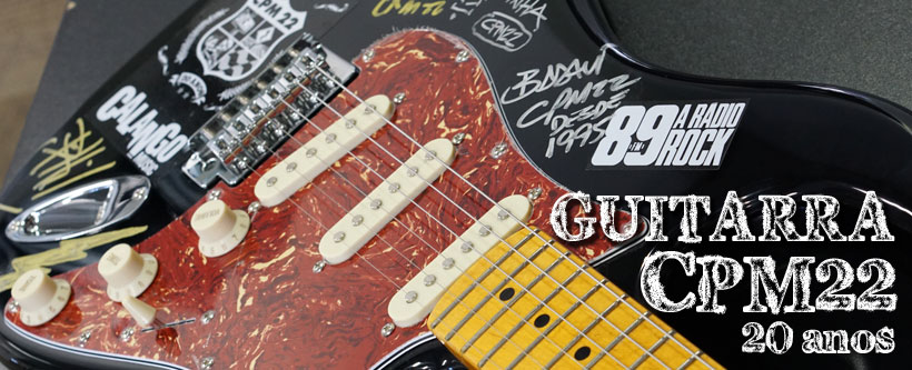 Guitarra autografada do CPM 22