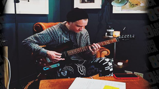 Blink-182: mais uma foto em estúdio com novo vocalista