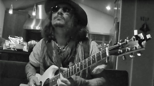 Hollywood Vampires divulga gravação de Johnny Depp na guitarra