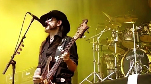 Motörhead: Lemmy toca três músicas e deixa o palco