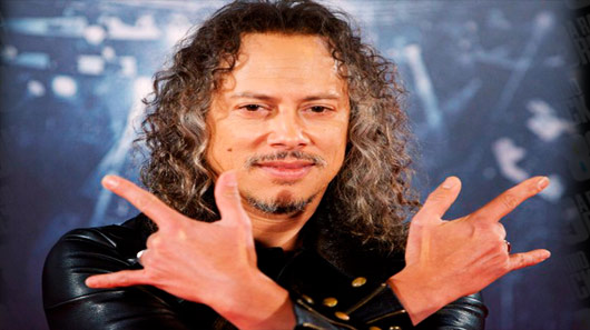 Kirk Hammett, do Metallica, compartilha vídeo em que cai no palco em show na Itália