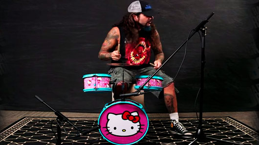 Desafio: Mike Portnoy contra a bateria da Hello Kitty