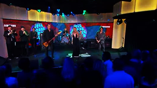 Veja performance de Joss Stone como vocalista do Stone Temple Pilots