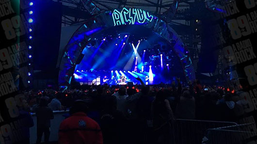 Veja vídeo “No Axl Camera” do AC/DC tocando “Riff Raff” em show na França
