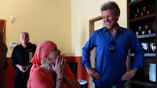 Jon Bon Jovi faz homenagem para fã que luta contra o câncer