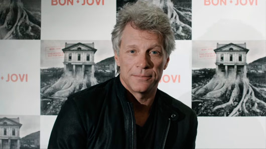 Dor de garganta: Jon Bon Jovi interrompe show em Pittsburgh