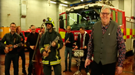 “Sex On Fire”, single do Kings of Leon, ganha paródia de bombeiros britânicos