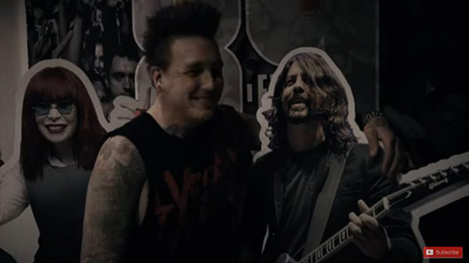 Papa Roach aparece nos corredores da 89 em vídeo promocional da banda