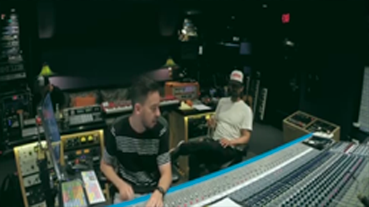 Linkin Park libera mais um vídeo compondo em estúdio