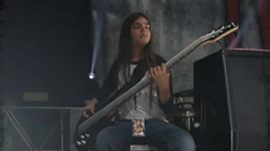 Participação de filho de Robert Trujillo, do Metallica, em turnê do Korn vira documentário