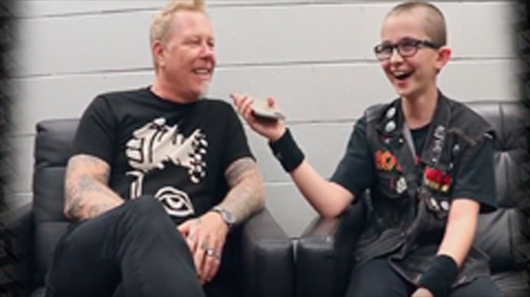 James Hetfield conversa com repórter de 12 anos