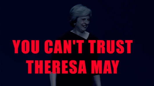 Música chama primeira-ministra britânica de mentirosa e vira fenômeno na parada do iTunes