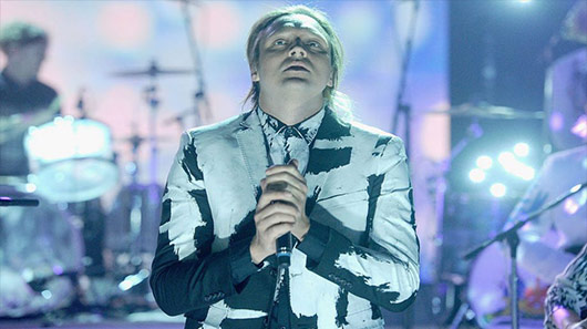 Arcade Fire estreia duas novas músicas durante show em benefício da Ucrânia