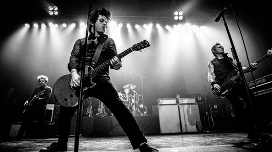 Green Day dedica “Boulevard Of Broken Dreams” para Chester Bennington
