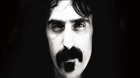 Família dá sinal verde para holograma de Frank Zappa sair em turnê