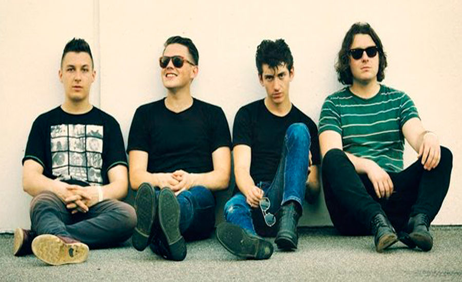 Arctic Monkeys agenda primeiro show em três anos