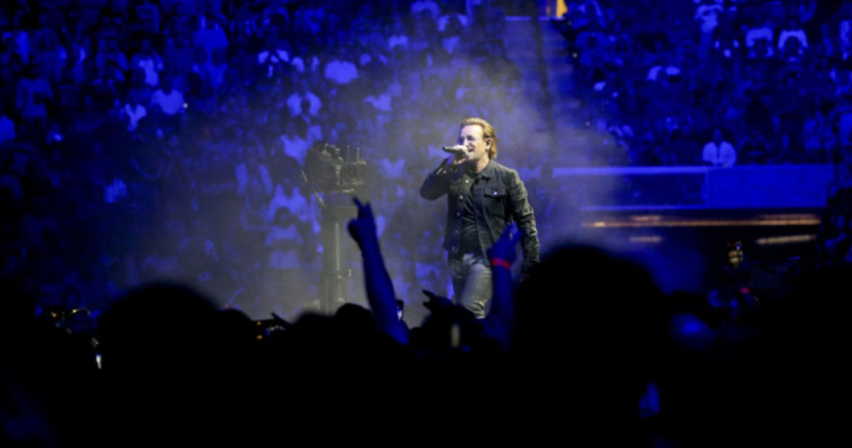 U2 estreia nova turnê e toca ao vivo pela primeira vez “Acrobat”, música de 1991