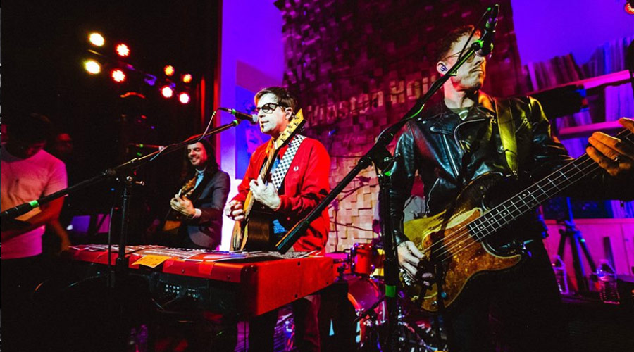 Weezer lança cover de “Rosanna”, clássico dos anos 80 do Toto
