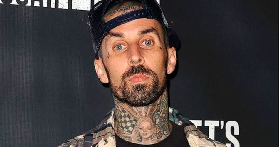 Blink-182: Travis Barker permanece internado com coágulos no braço