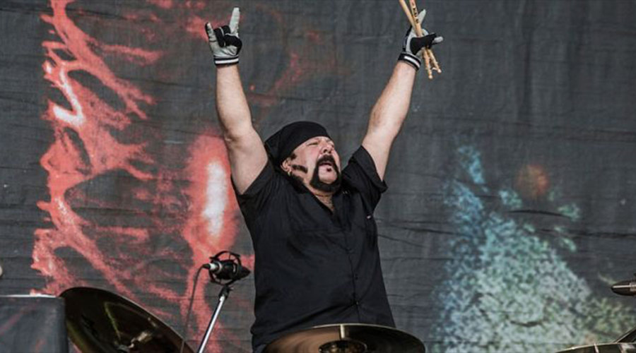 Mundo do rock lamenta morte de Vinnie Paul, baterista do Pantera