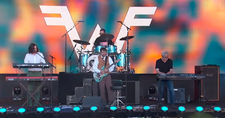 Vídeo: Weezer apresenta cover de “Africa” ao lado de Steve Porcaro, do Toto