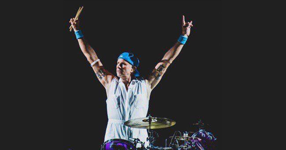 Supergrupo reúne membros do Red Hot Chili Peppers, Pearl Jam e Guns N’ Roses para envento beneficente