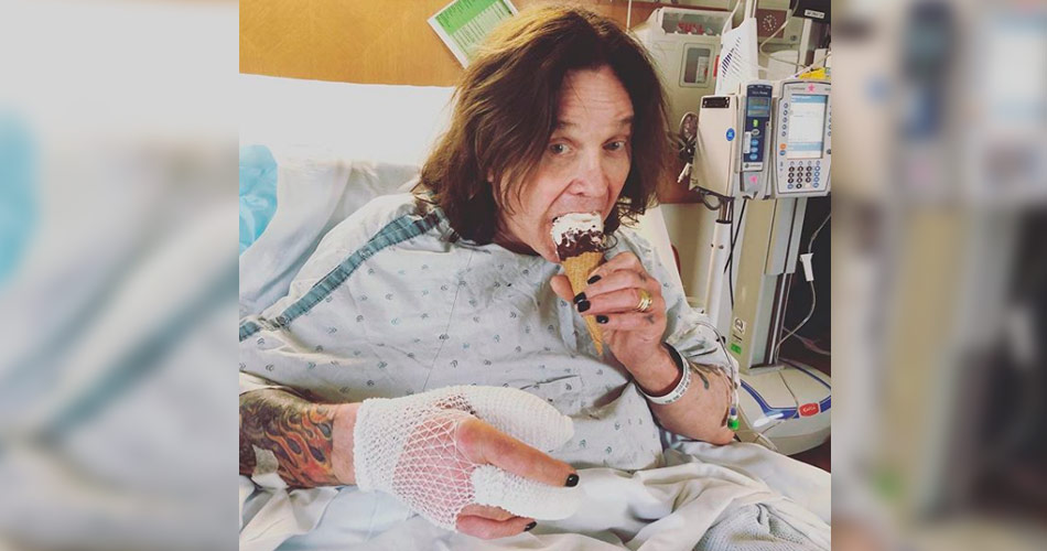 Ozzy Osbourne faz cirurgia na mão e mostra no Instagram que está se recuperando bem