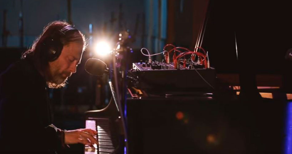 Vídeos: Thom Yorke toca faixas do remake de “Suspiria” ao vivo na BBC Radio 6