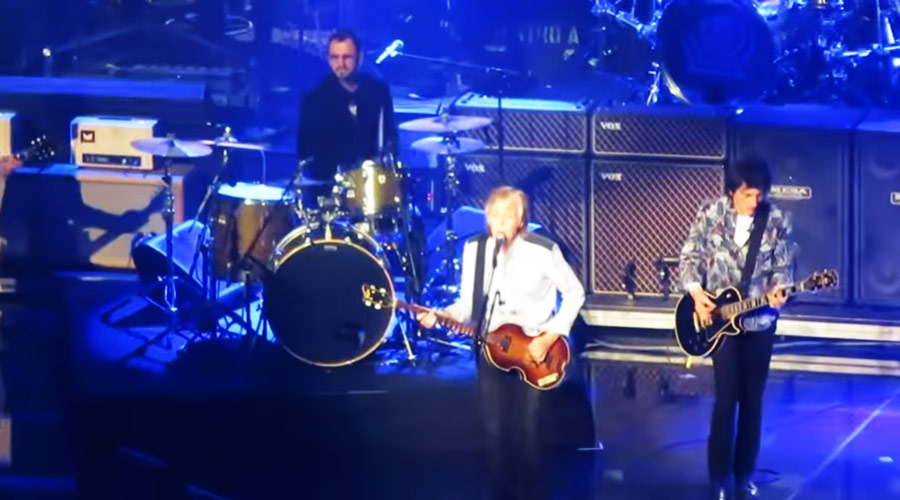 Vídeo: Paul McCartney toca ao lado de Ringo Starr e Ronnie Wood