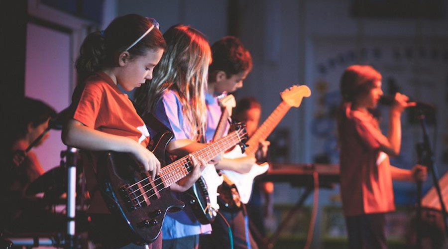 Escola de Rock: Foo Fighters é referência para crianças