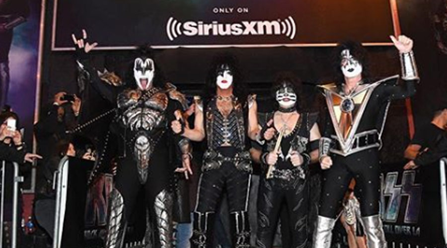 Veja vídeos de show intimista do Kiss em Los Angeles