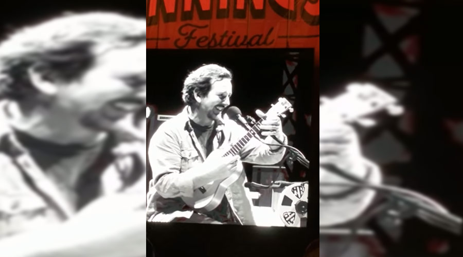 Eddie Vedder dá aula apimentada de ukulele durante festival no Arizona