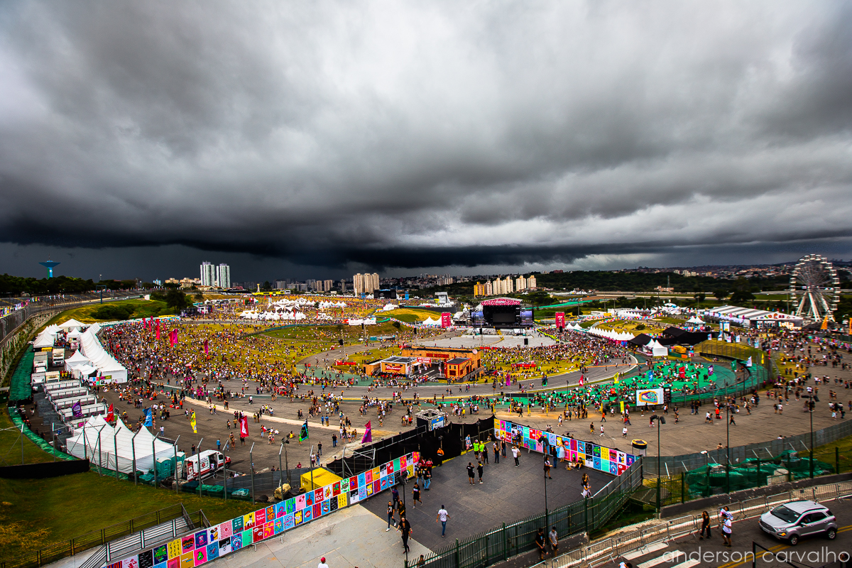 Lollapalooza: festival suspenso por tempo indeterminado por risco de chuva forte e raios