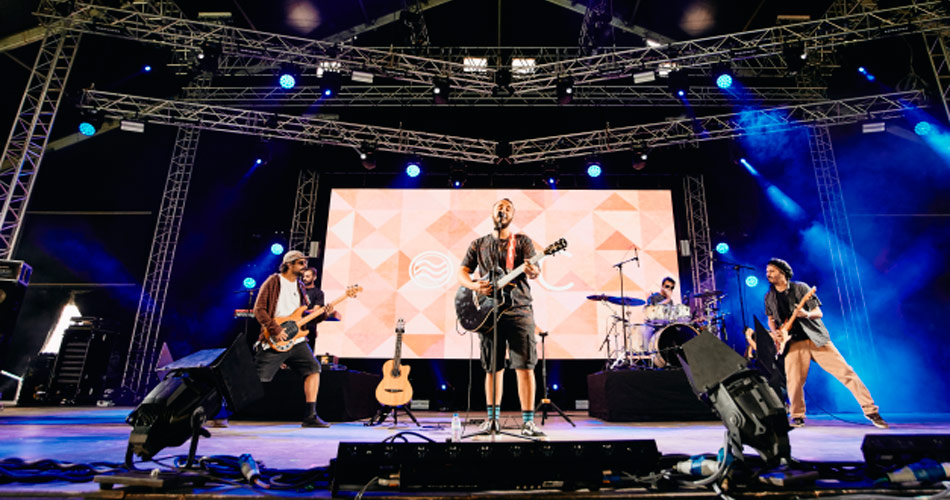 Banda vencedora do EDP Live Bands Brasil se apresenta no NOS Alive, em Portugal