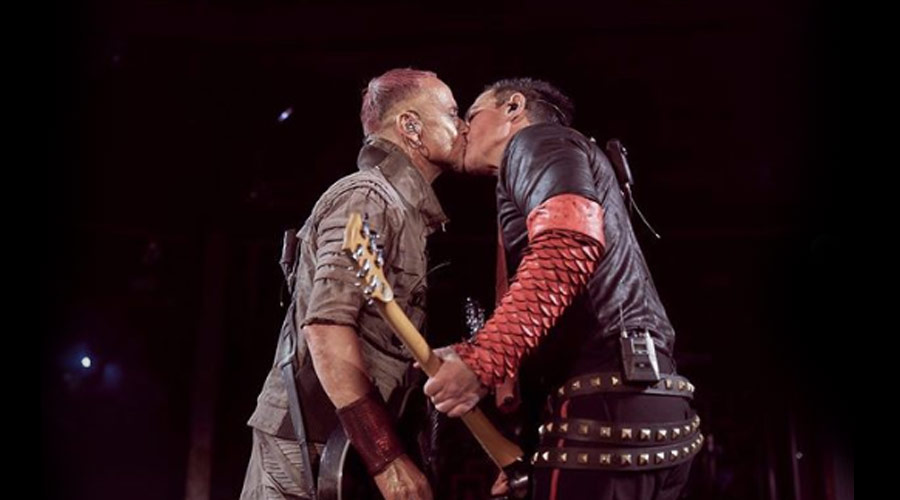Show do Rammstein na Rússia, com beijo entre guitarristas, é disponibilizado na íntegra