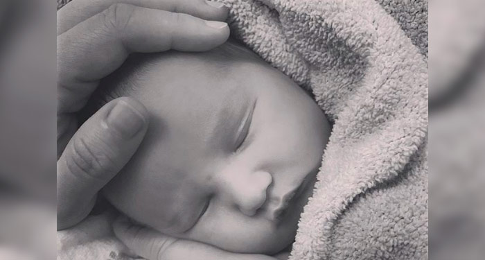 Alanis Morissette anuncia nascimento de seu terceiro filho
