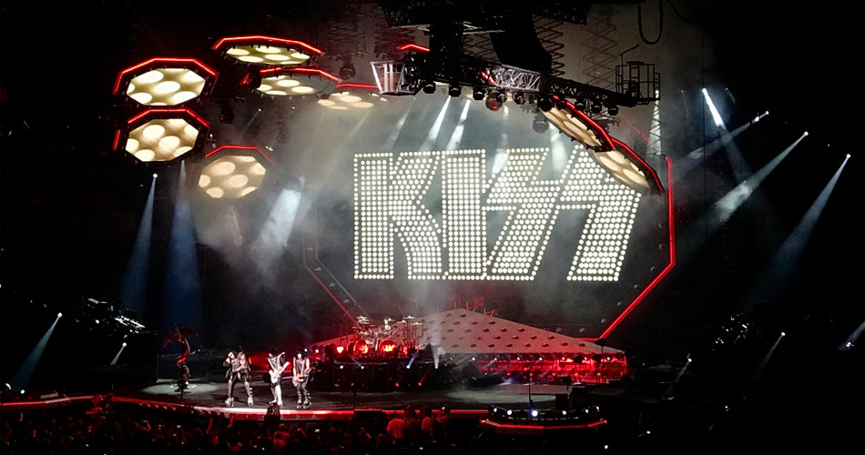 Kiss se despede dos palcos em Nova York e a 89 acompanha show histórico