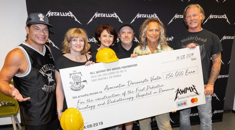 Metallica doa mais de um milhão de reais para hospital de oncologia pediátrica