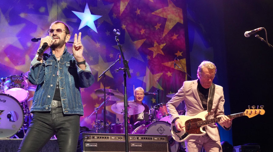 Ringo Starr reverencia Woodstock com show na fazenda onde rolou o icônico festival
