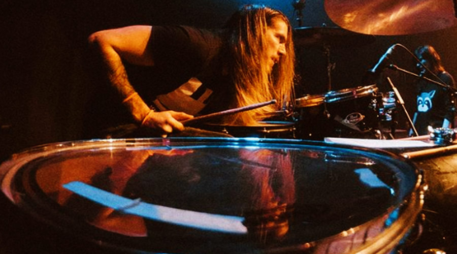 Far From Alaska: baterista Lauro Kirsch deixa a banda