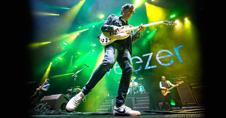 Em clima intimista, Weezer encanta fãs com clássicos e covers em show de SP
